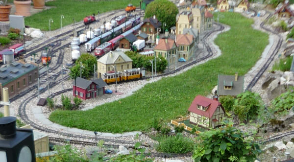 LGB Anlage in Hummeltal - Blick zum Bahnhof