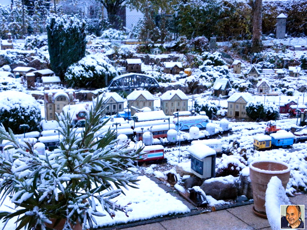 Der Schnee ist da in Bayern. Das ganze noch vor der Zeitumstellung von Sommer- auf Winterzeit! 